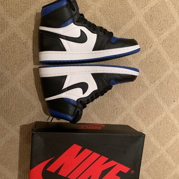 SOLD • Jordan 1 Retro High OG ‘Royal Toe’ • SOLD - Picture 3 of 6